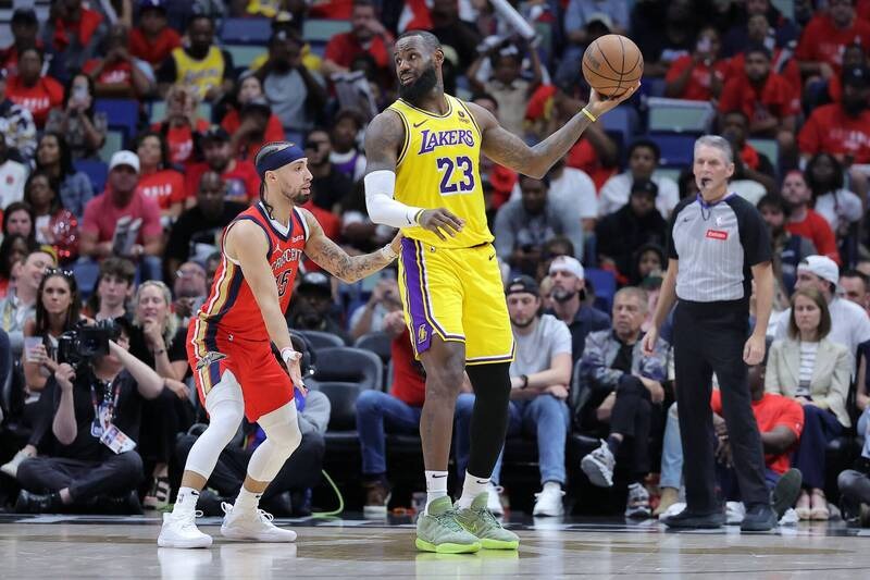 Lakers Prevail Over Pelicans for Postseason